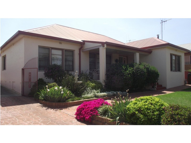 12 Hume Street, Parkes NSW 2870