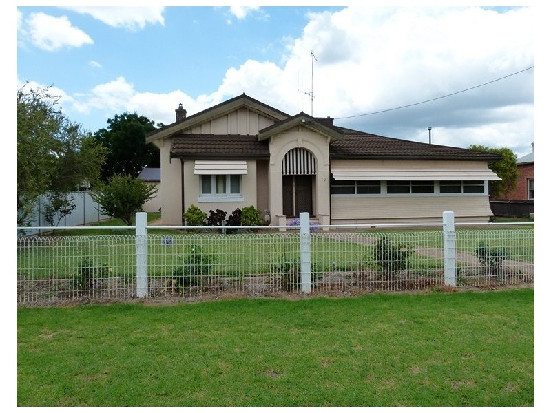 19 Battye Street, Forbes NSW 2871