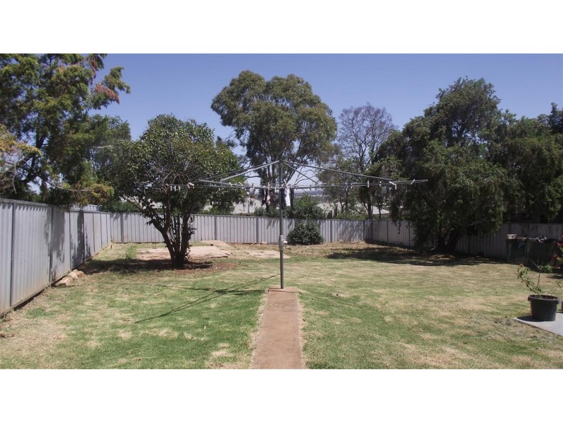 3  Kendall Street, Parkes NSW 2870