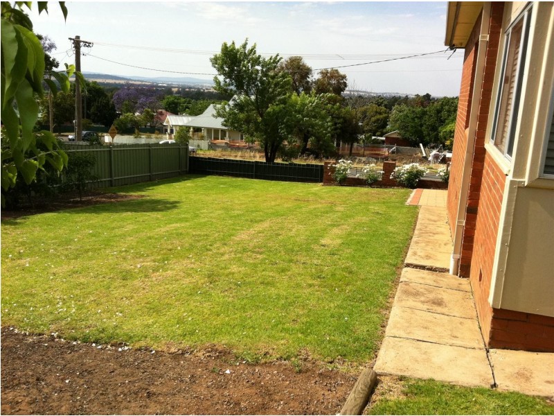 16 FORSTER, Parkes NSW 2870