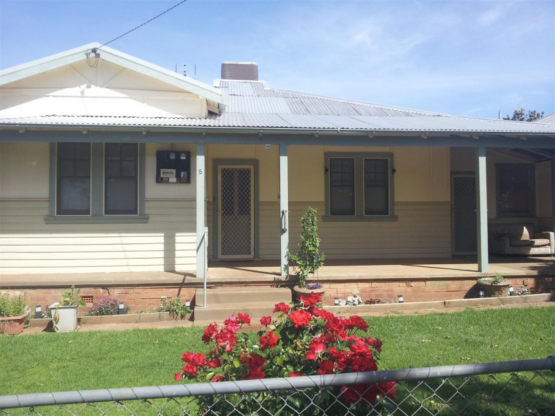 5  CARRINGTON STREET, Parkes NSW 2870