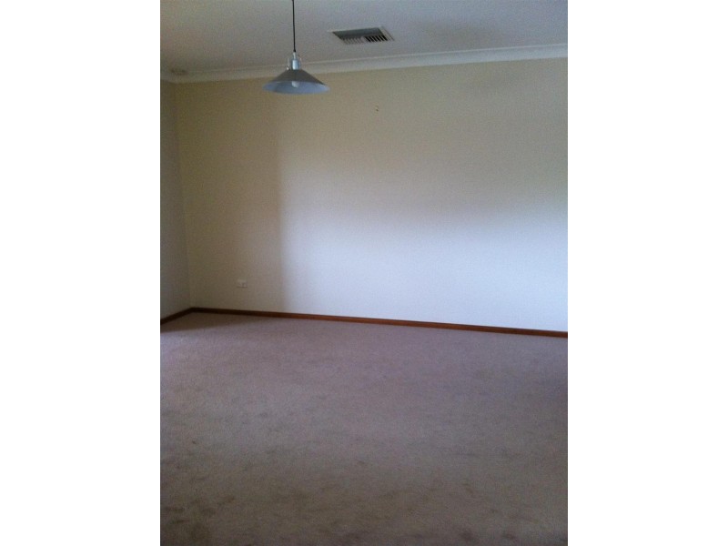 33 Moor Street, Parkes NSW 2870