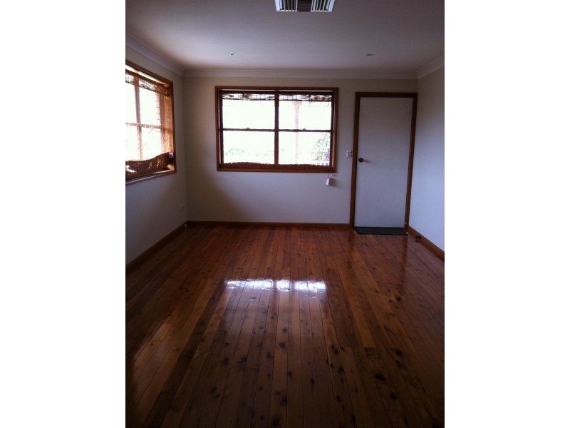 33 Moor Street, Parkes NSW 2870