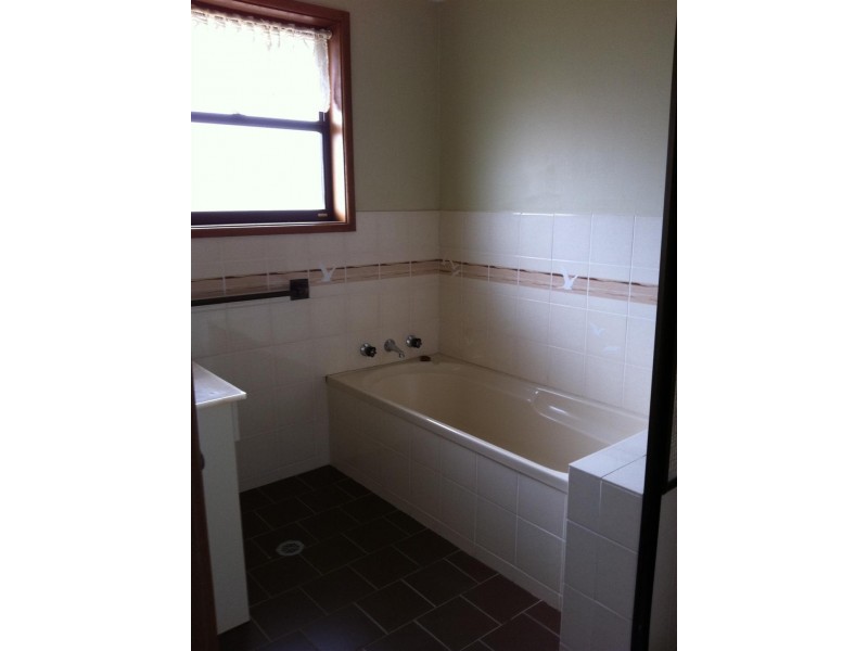 33 Moor Street, Parkes NSW 2870