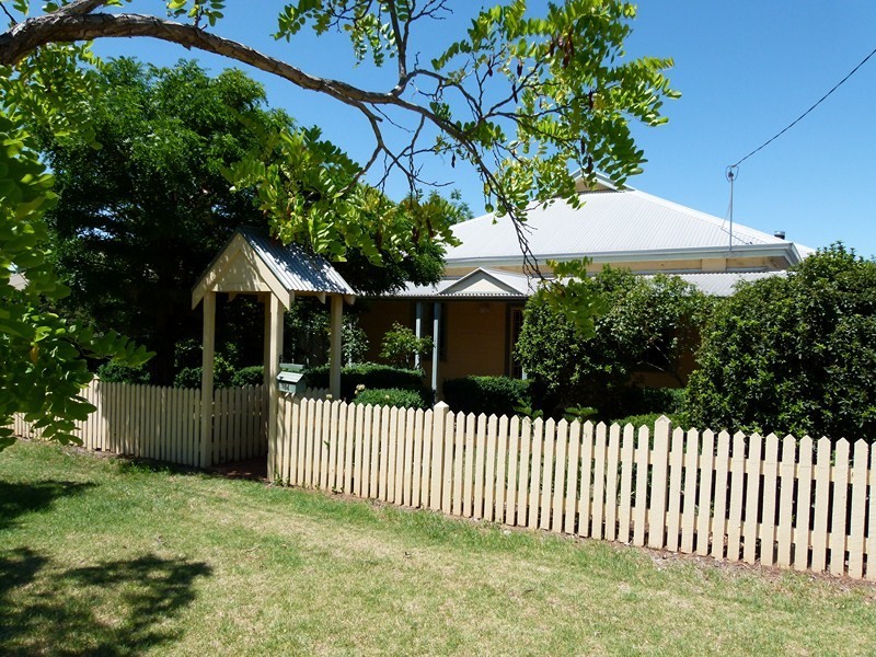 64 Flint Street, Forbes NSW 2871