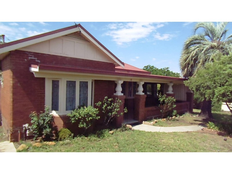 15 Bushman Street, Parkes NSW 2870