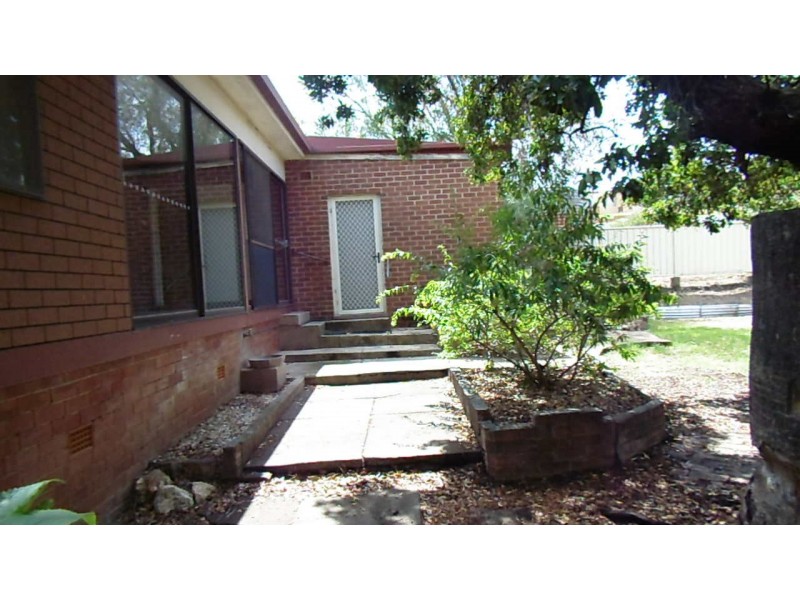 15 Bushman Street, Parkes NSW 2870