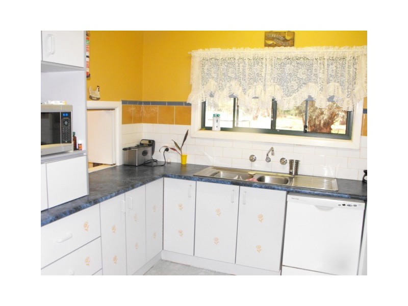 68 Military Road, Parkes NSW 2870