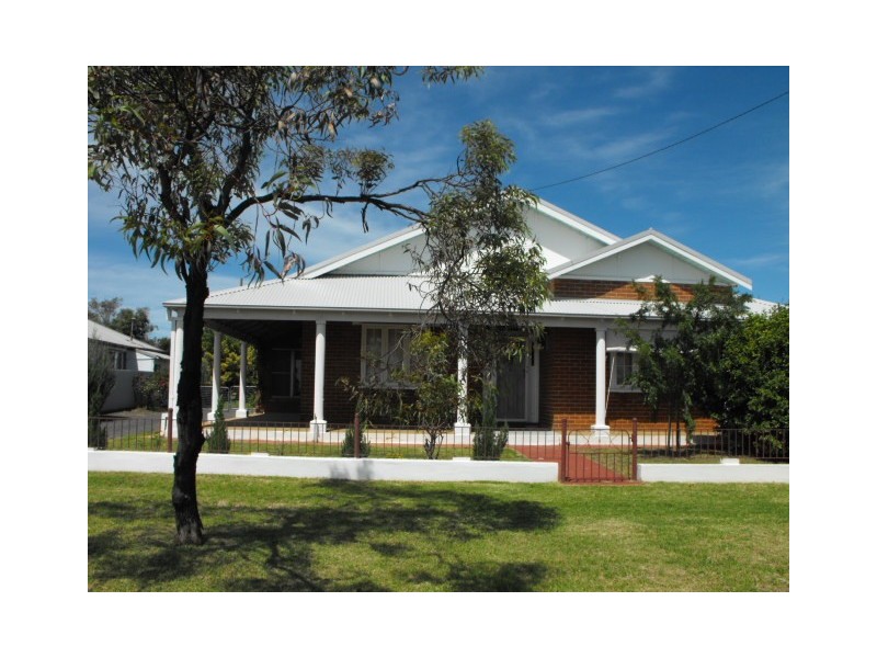 13 Hill Street, Parkes NSW 2870