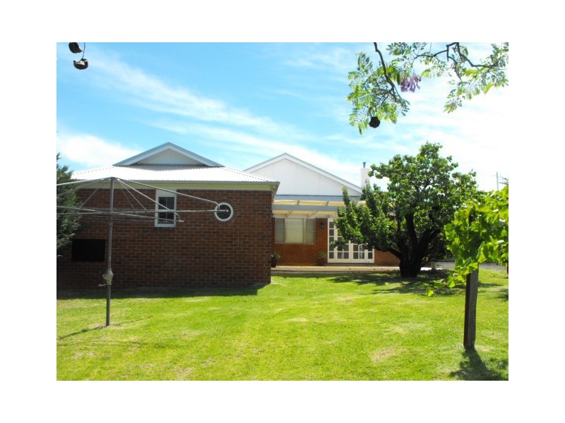 13 Hill Street, Parkes NSW 2870