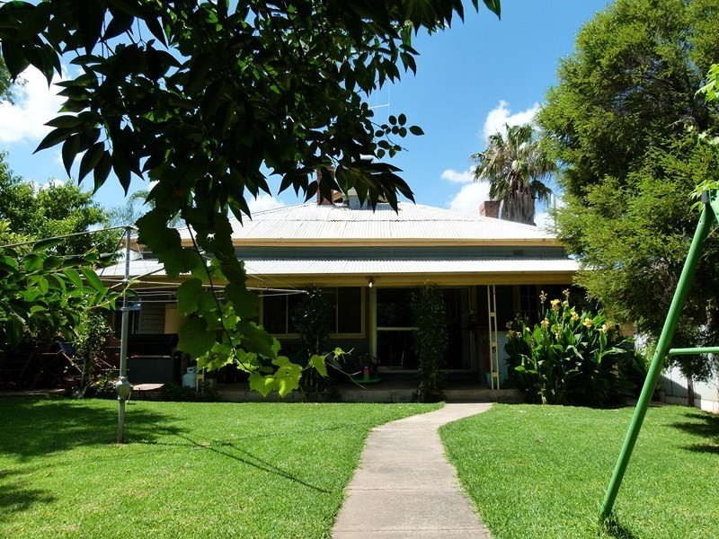 10  Renfree Street, Forbes NSW 2871