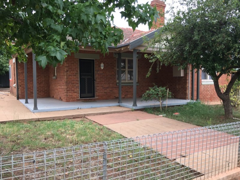 5 Cooke Street, Parkes NSW 2870
