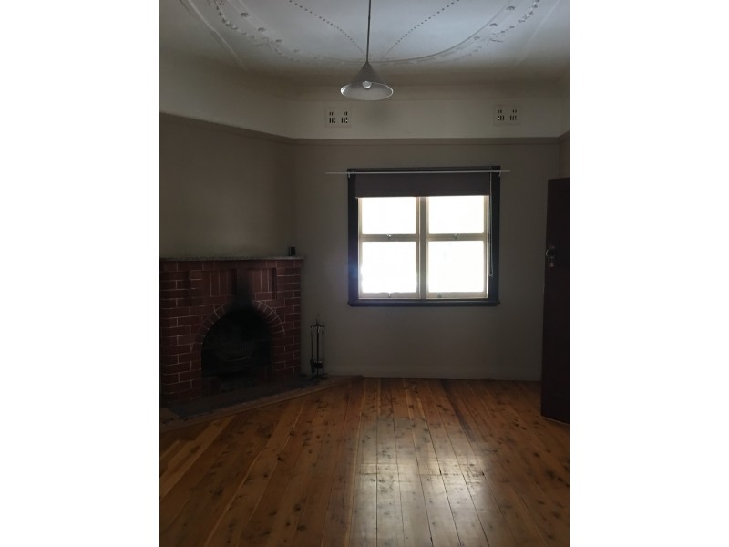 5 Cooke Street, Parkes NSW 2870