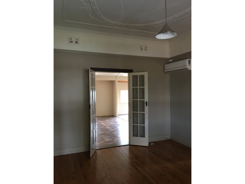 5 Cooke Street, Parkes NSW 2870