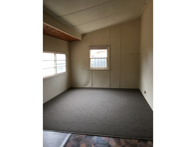 5 Cooke Street, Parkes NSW 2870