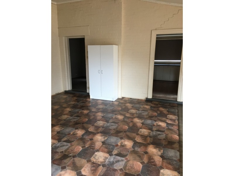 5 Cooke Street, Parkes NSW 2870
