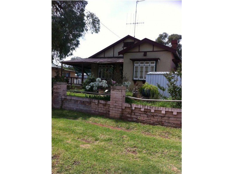 8 May Street, Parkes NSW 2870