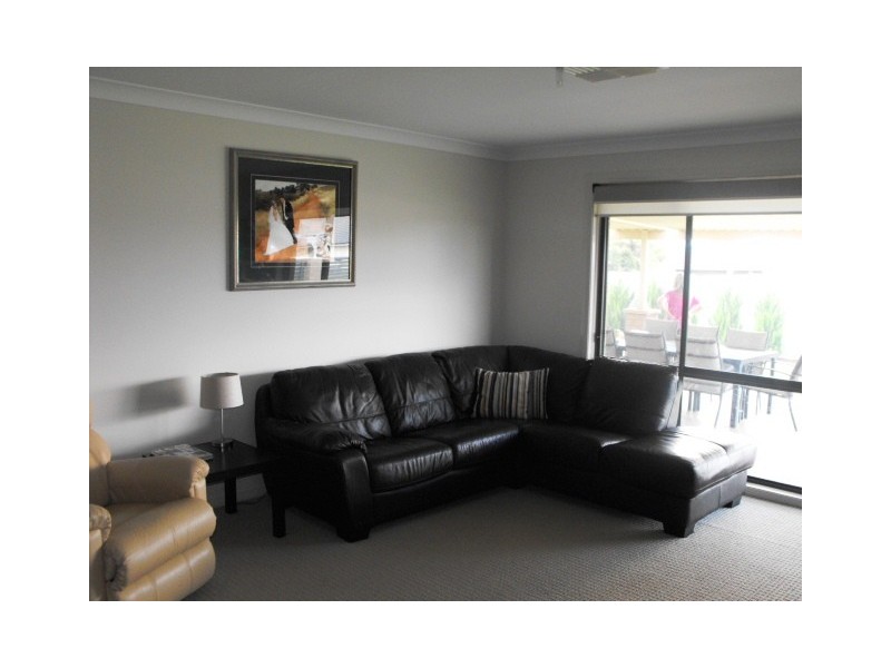 6 Mossgiel Close, Parkes NSW 2870