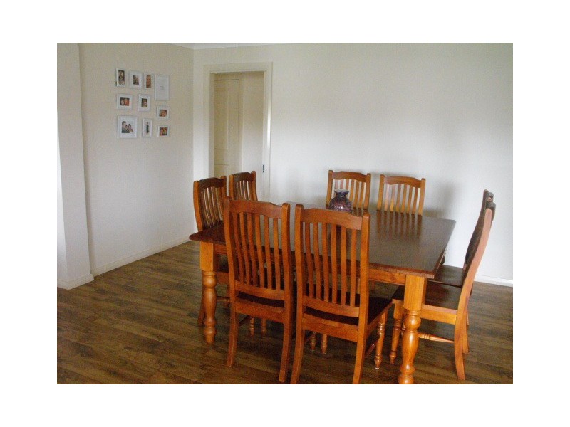 6 Mossgiel Close, Parkes NSW 2870