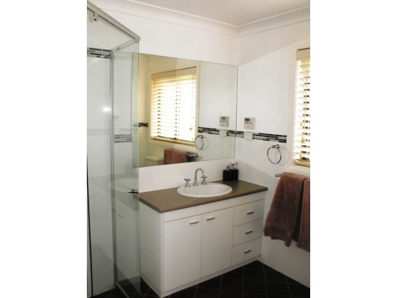 6 Mossgiel Close, Parkes NSW 2870