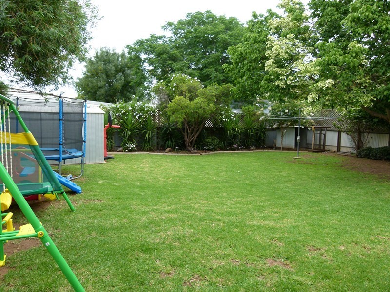 11 Regent Street, Forbes NSW 2871