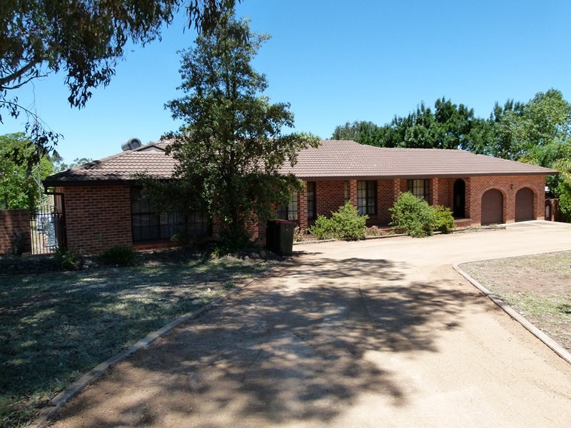 8 Brahman Street, Forbes NSW 2871