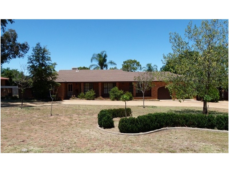 8 Brahman Street, Forbes NSW 2871