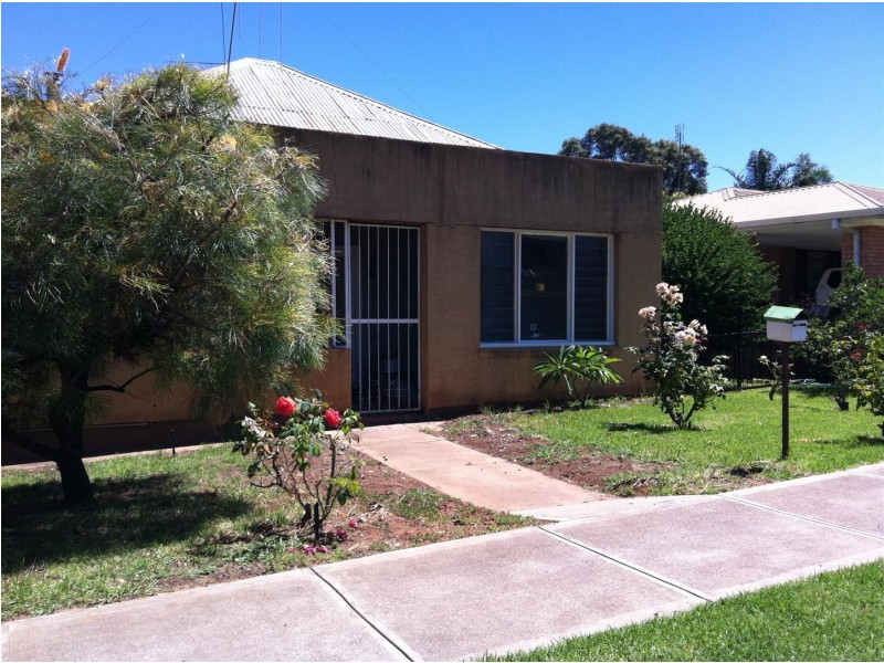 61 Orange Street, Parkes NSW 2870