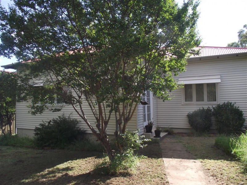 10 East Street, Parkes NSW 2870