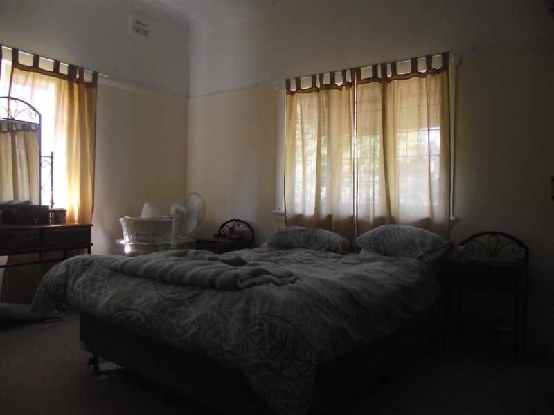 10 East Street, Parkes NSW 2870