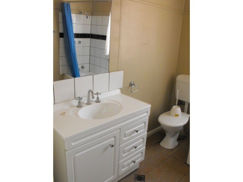 30 Station Street, Parkes NSW 2870
