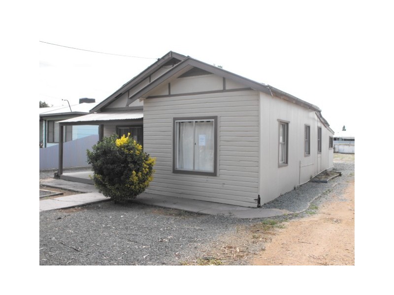 30 Station Street, Parkes NSW 2870