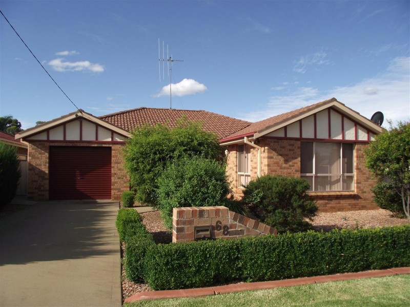 68 Best Street, Parkes NSW 2870