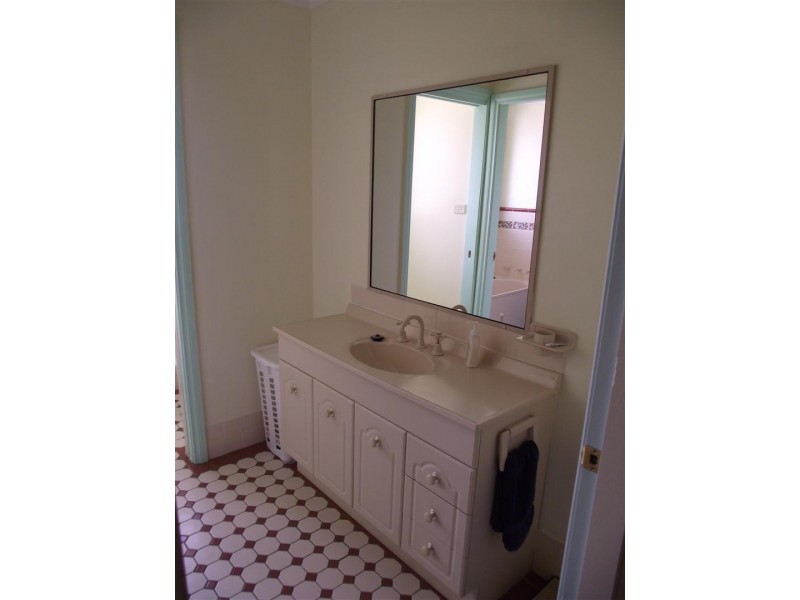 68 Best Street, Parkes NSW 2870