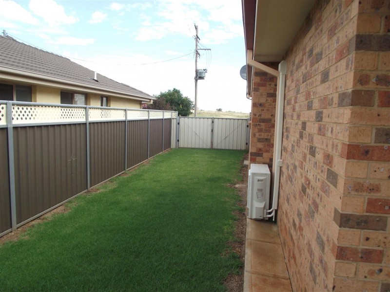 68 Best Street, Parkes NSW 2870