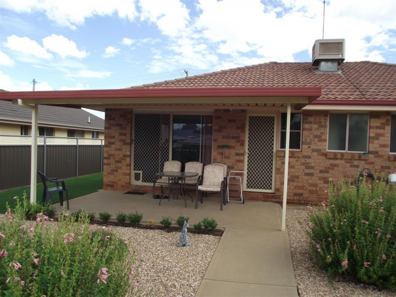 68 Best Street, Parkes NSW 2870