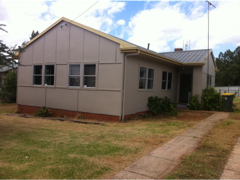 13 Charles Rigg, Parkes NSW 2870