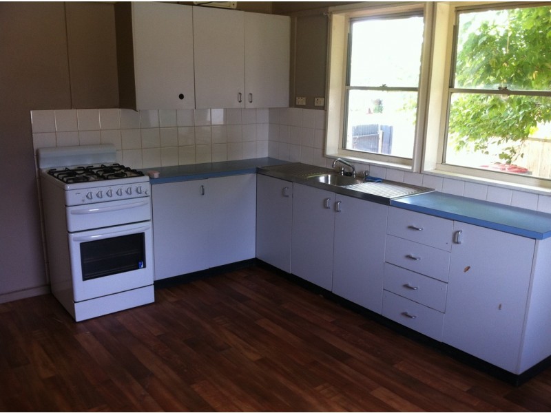 13 Charles Rigg, Parkes NSW 2870