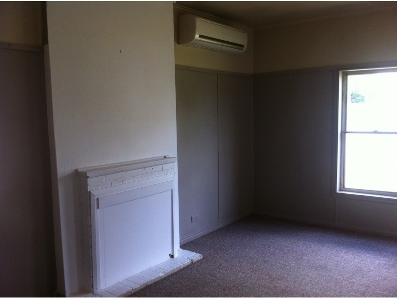 13 Charles Rigg, Parkes NSW 2870