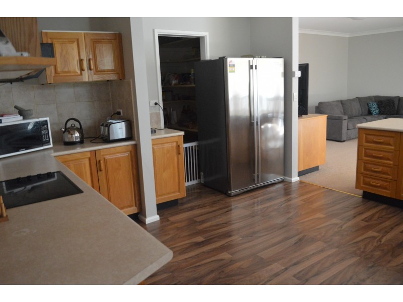 26 Moor Street, Parkes NSW 2870