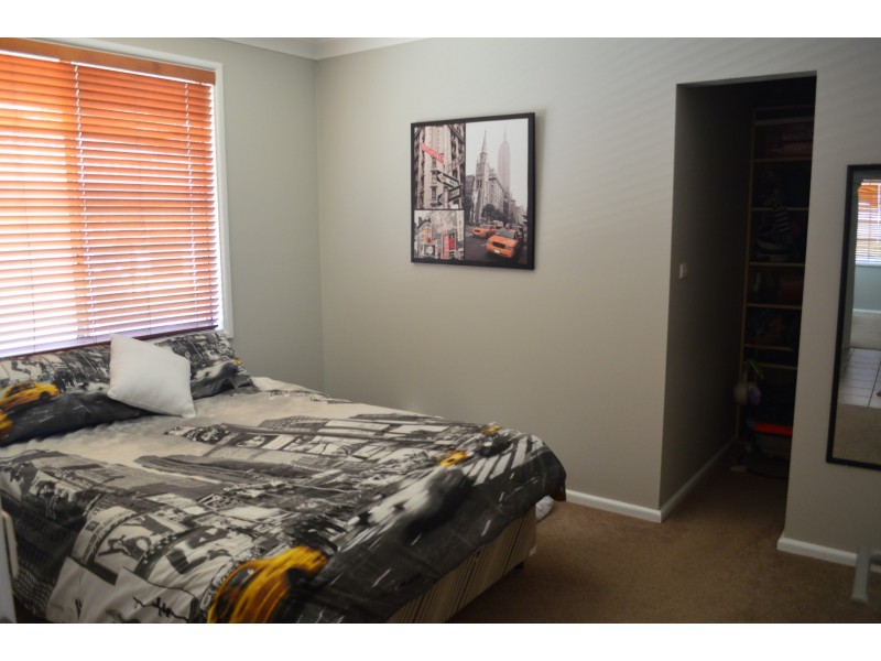 26 Moor Street, Parkes NSW 2870