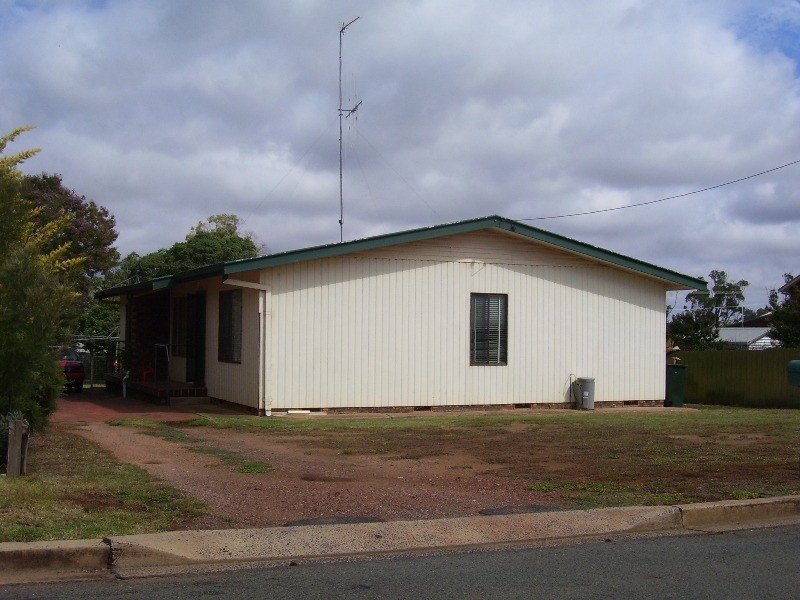 1/4 LAWSON STREET, Parkes NSW 2870