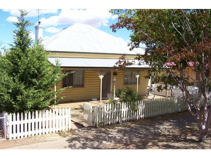 106 Clarinda Street, Parkes NSW 2870