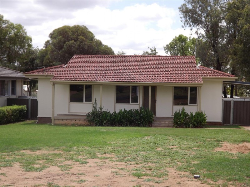 14 Callaghan Street, Parkes NSW 2870