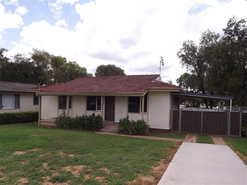 14 Callaghan Street, Parkes NSW 2870