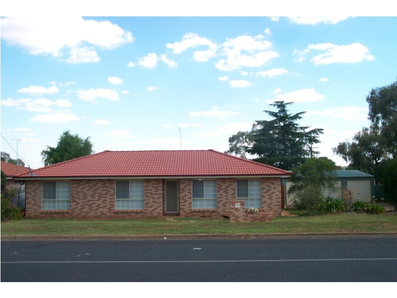 9 Orange Street, Parkes NSW 2870