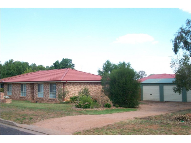 9 Orange Street, Parkes NSW 2870