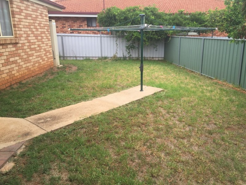 9 Orange Street, Parkes NSW 2870