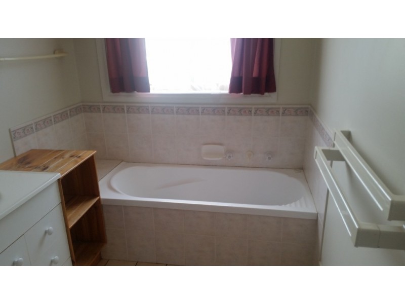 9 Orange Street, Parkes NSW 2870