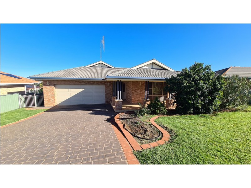 10 Glenburnie Close, Parkes NSW 2870